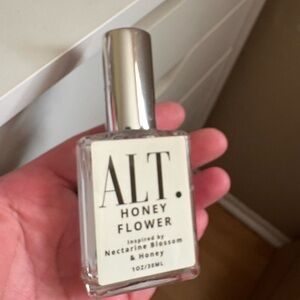 ALT. Honey Flower Inspired by
Nectarine Blossom
& Honey,Brand New Never Used.